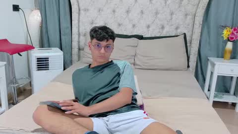 Snapshot of _andrew_williams chatting on December 12, 2024, 7:37 pm Andres online show from December 12, 2024, 7:37 pm