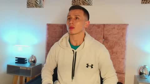 _andrewfalcon2 online show from January 14, 2025, 12:14 pm