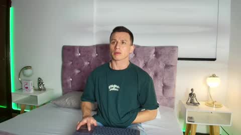 _andrewfalcon2 online show from January 21, 2025, 12:18 pm