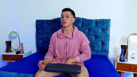 _andrewfalcon2 online show from February 4, 2025, 3:36 pm