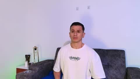 _andrewfalcon2 online show from September 25, 2025, 12:20 pm