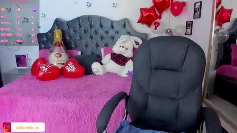 antonnela online show from February 19, 2025, 1:17 pm