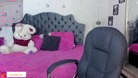 antonnela online show from March 4, 2025, 1:38 pm