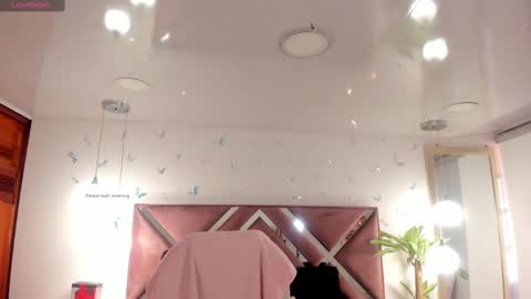 antonnela online show from October 5, 2025, 2:04 pm