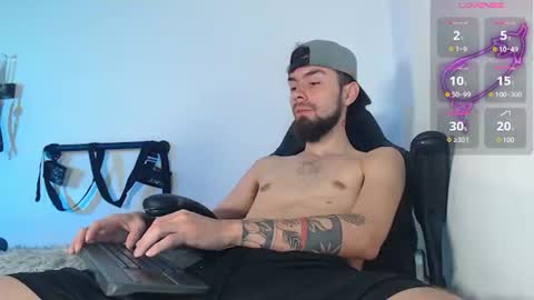 Snapshot of _aronm chatting on July 19, 2026, 9:40 pm AronM online show from July 19, 2026, 9:40 pm