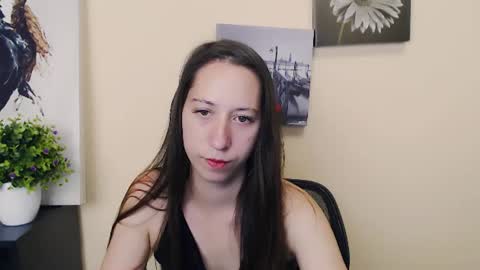 Snapshot of _astraia_ chatting on June 15, 2026, 9:22 am _astraia_ online show from June 15, 2026, 9:22 am