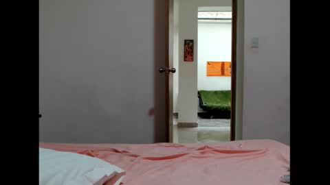 Snapshot of _atenea_golden chatting on February 4, 2026, 2:01 pm atenea online show from February 4, 2026, 2:01 pm