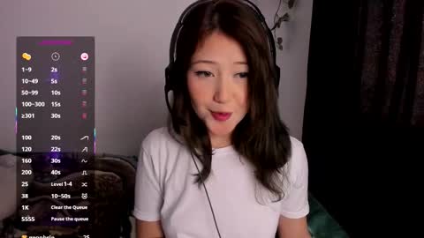 _avril_moore_ online show from November 20, 2025, 4:29 pm