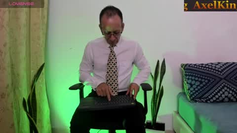 Snapshot of _axelking1_ chatting on July 27, 2026, 11:39 am Axel online show from July 27, 2026, 11:39 am