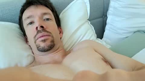 Snapshot of _b_h_c_ chatting on November 29, 2025, 9:40 pm _b_h_c_ online show from November 29, 2025, 9:40 pm