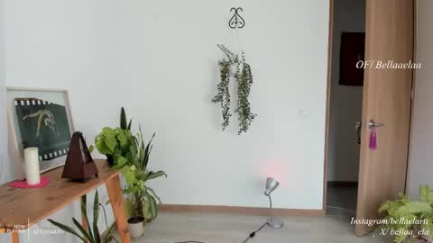 Ella  online show from November 9, 2025, 9:02 pm