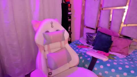 Angie  Independent model online show from September 9, 2025, 4:34 am