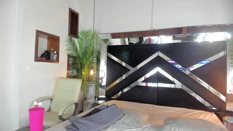 Candy online show from October 20, 2025, 5:57 pm