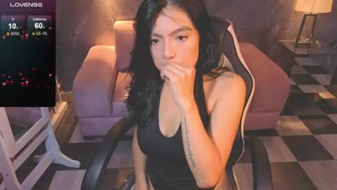 _charlottee_b online show from June 12, 2026, 8:08 pm