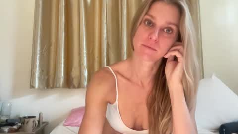 Chelsea xo online show from December 11, 2024, 8:18 pm