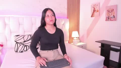 Snapshot of _cloe_vega chatting on August 4, 2026, 8:11 pm _cloe_vega online show from August 4, 2026, 8:11 pm