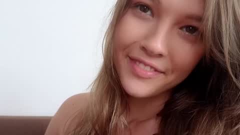 DemiDee online show from November 6, 2025, 9:43 am