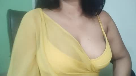 _dreamgirl_0 online show from April 12, 2026, 9:47 am