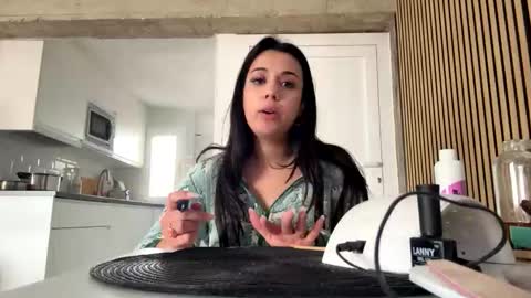  elena barra online show from April 2, 2026, 1:20 pm