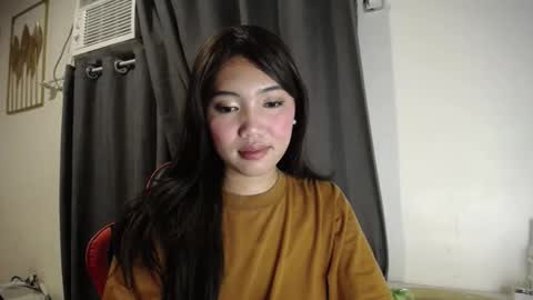 Elle online show from November 27, 2025, 7:27 pm