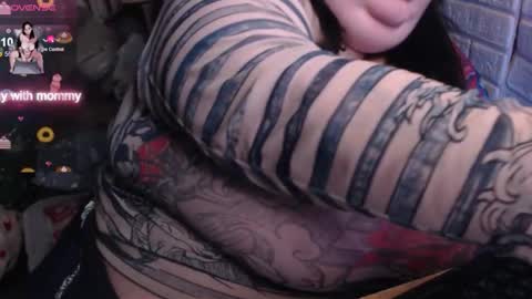 LIsa online show from November 22, 2025, 1:43 pm