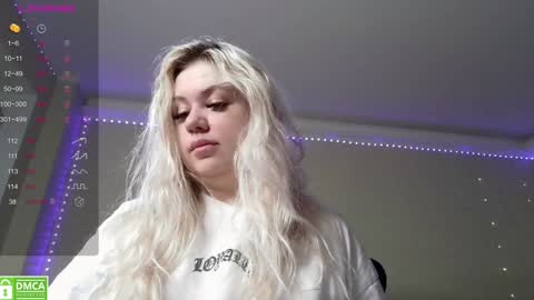 chloue and Gretta online show from December 22, 2024, 8:49 am