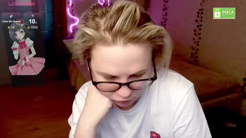 chloue and Gretta online show from February 9, 2025, 6:47 pm