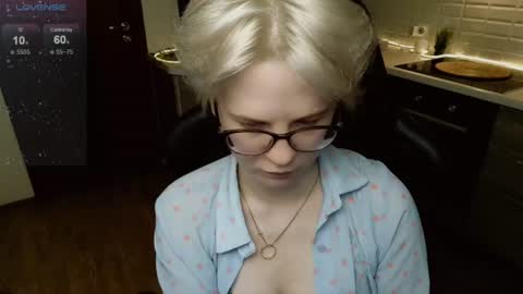 Snapshot of _elven_dreams__ chatting on June 23, 2026, 7:56 pm chloue and Gretta online show from June 23, 2026, 7:56 pm