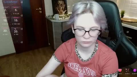Snapshot of _elven_dreams__ chatting on July 12, 2026, 6:21 pm chloue and Gretta online show from July 12, 2026, 6:21 pm
