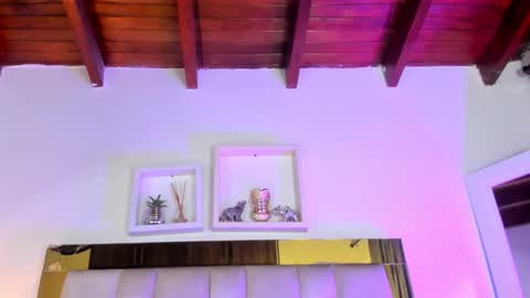 Isabella online show from September 9, 2025, 12:05 pm