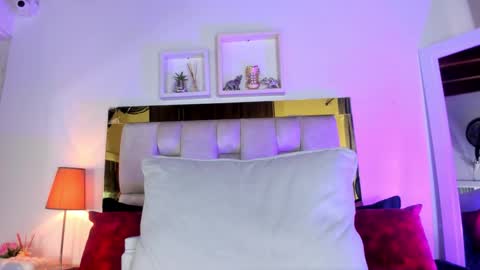 Isabella online show from September 17, 2025, 12:07 pm