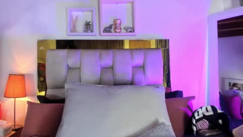 Isabella online show from November 20, 2025, 12:05 pm