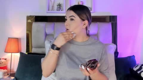 Isabella online show from February 7, 2026, 12:09 pm