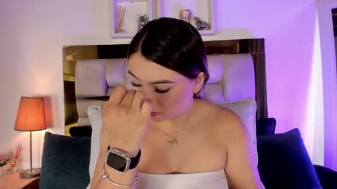 Isabella online show from April 6, 2026, 12:06 pm