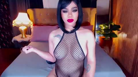 _empressvalerie_ online show from May 8, 2026, 6:35 pm