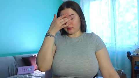 Snapshot of _enni__ chatting on May 8, 2026, 2:11 pm Sam online show from May 8, 2026, 2:11 pm
