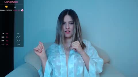 Snapshot of _esmeraldiyaa_ chatting on February 2, 2025, 10:39 pm _esmeraldiyaa_ online show from February 2, 2025, 10:39 pm