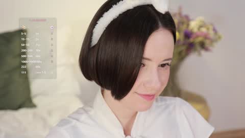 Snapshot of _female_essence_ chatting on December 23, 2024, 2:35 am Essie online show from December 23, 2024, 2:35 am