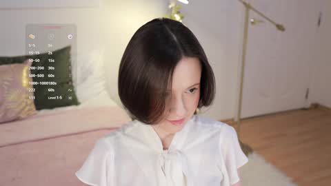 Snapshot of _female_essence_ chatting on January 5, 2025, 9:47 pm Essie online show from January 5, 2025, 9:47 pm