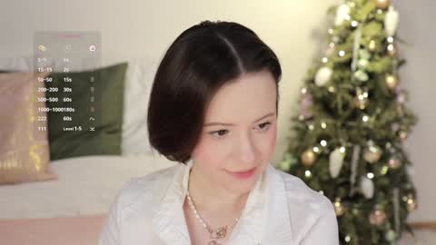 Snapshot of _female_essence_ chatting on January 12, 2025, 11:36 pm Essie online show from January 12, 2025, 11:36 pm