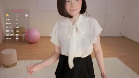 Snapshot of _female_essence_ chatting on September 17, 2025, 4:08 pm Essie online show from September 17, 2025, 4:08 pm