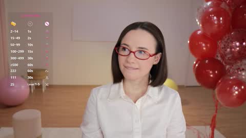 Snapshot of _female_essence_ chatting on September 22, 2025, 6:21 pm Essie online show from September 22, 2025, 6:21 pm