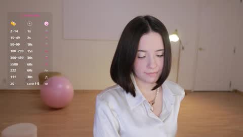 Snapshot of _female_essence_ chatting on October 8, 2025, 4:37 pm Essie online show from October 8, 2025, 4:37 pm