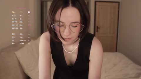 Snapshot of _female_essence_ chatting on March 6, 2026, 7:21 pm Essie online show from March 6, 2026, 7:21 pm
