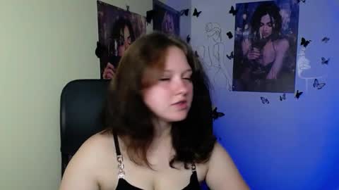 Snapshot of _foxy_lady chatting on July 2, 2026, 6:19 am Alice online show from July 2, 2026, 6:19 am