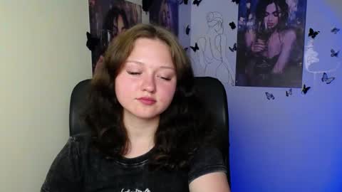 Snapshot of _foxy_lady chatting on July 6, 2026, 6:10 pm Alice online show from July 6, 2026, 6:10 pm