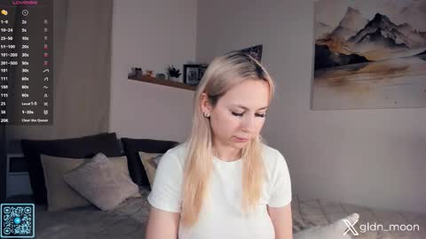 Rina online show from November 11, 2025, 7:36 pm