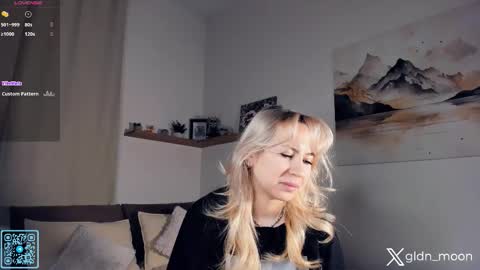 Rina online show from November 22, 2025, 8:08 pm