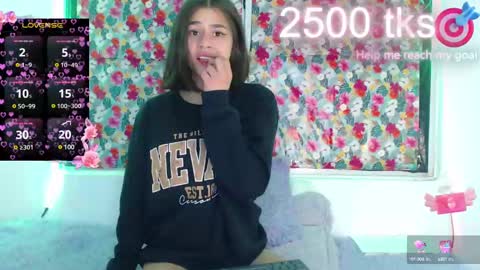 Gwen online show from February 21, 2025, 5:02 am