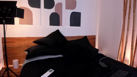 Hanna johnson online show from March 9, 2025, 2:39 am